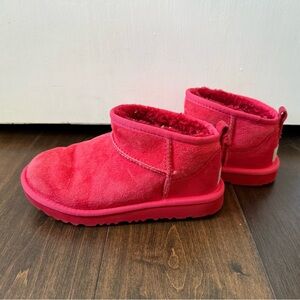 UGG- Size 2 Big Kids- Classic Ultra Mini Samba Red